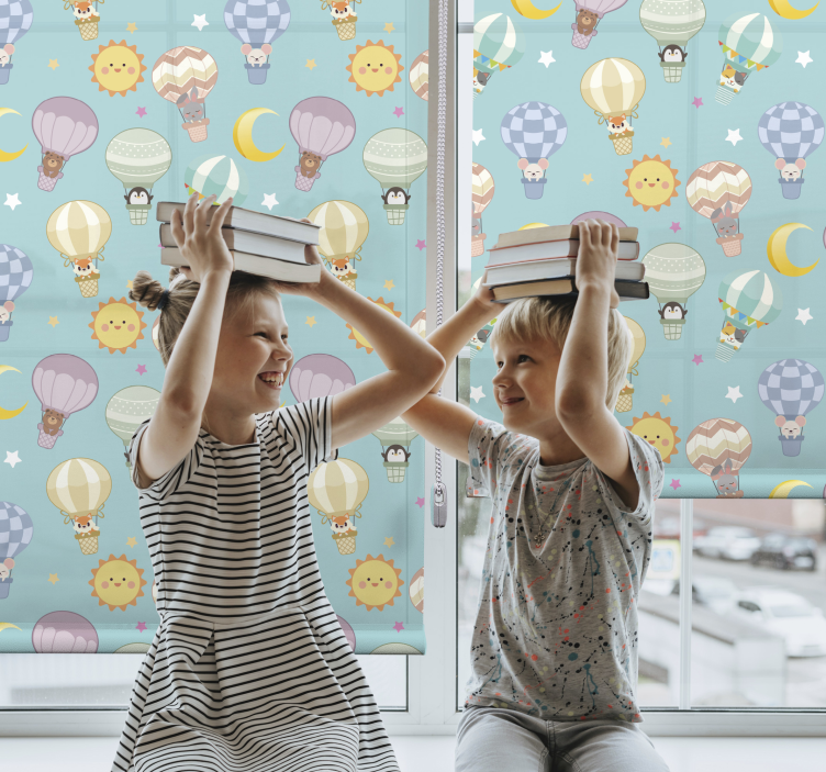 아동용 블라인드 열기구와 태양 디자인 - TenStickers