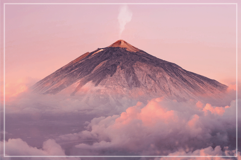 현대식 식탁보 화산 산맥 풍경 - TenStickers