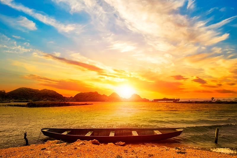 현대식 식탁보 강변의 석양 - TenStickers