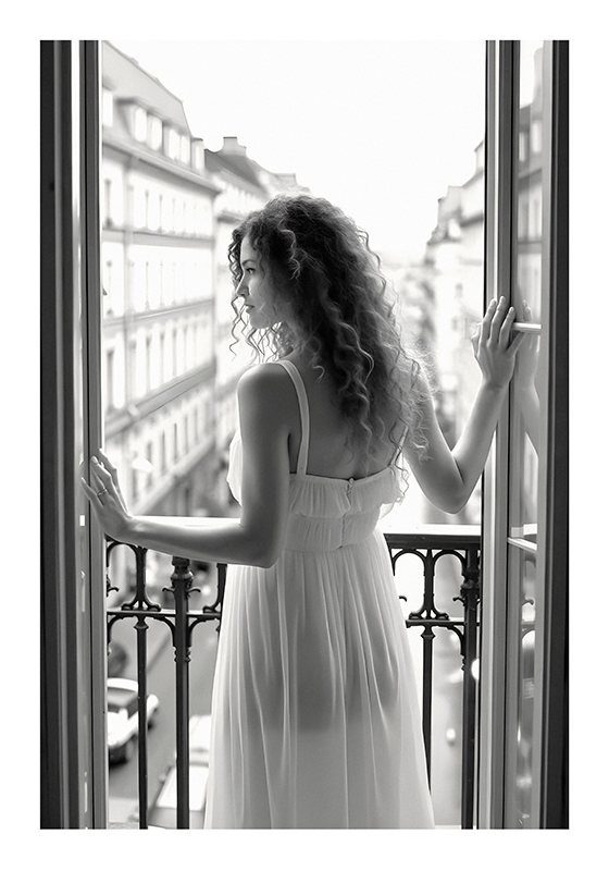 현실적인 사진 포스터 아침의 여인 - TenStickers