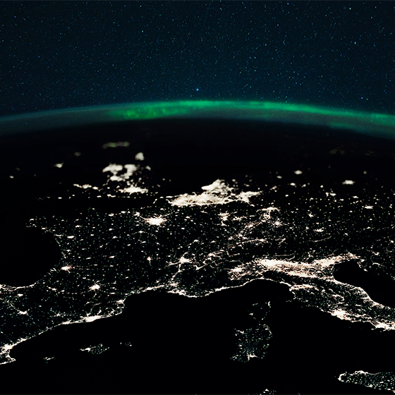 포스터 세계 지도 공중 야경 모습 - TenStickers