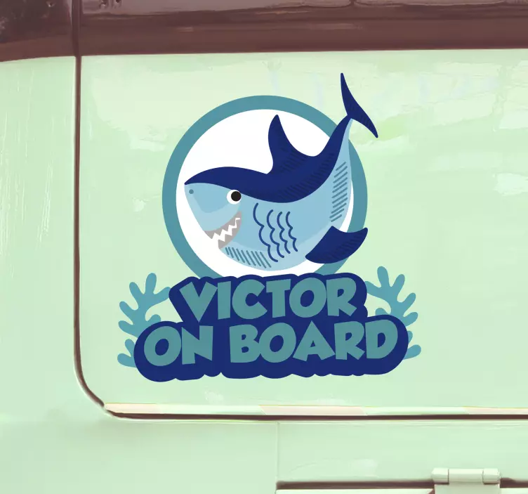 보드에 이름 아기와 함께 아기 상어 - TenStickers