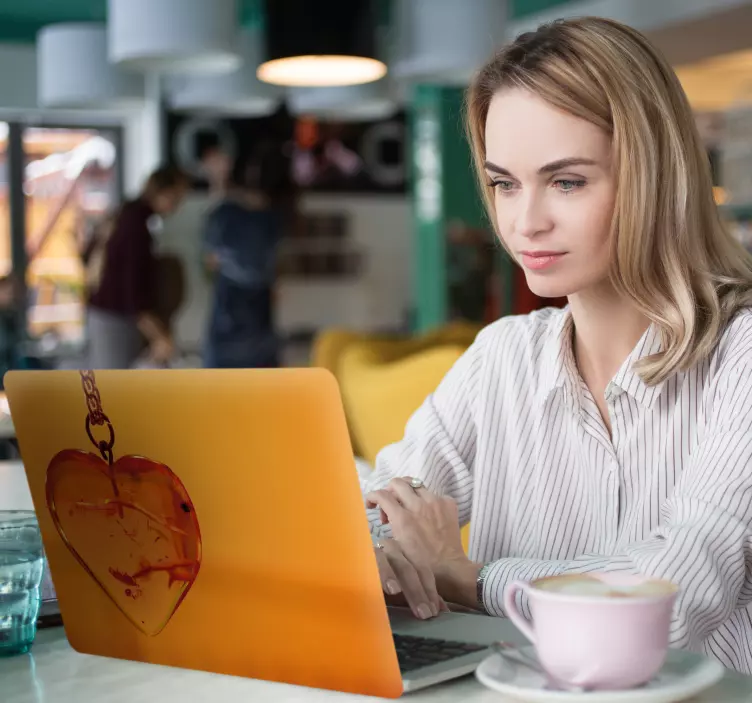 노트북용 스킨 하트 펜던트 참 - TenStickers