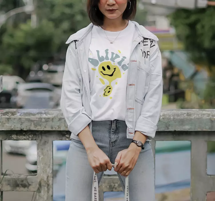 이름이 적힌 티셔츠 행복한 노란 스마일 - TenStickers