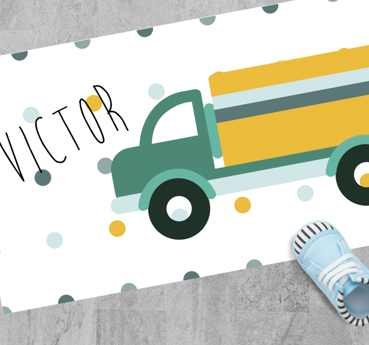 이름에 의하여 개인화 된 매트를 가진 트럭 - TenStickers